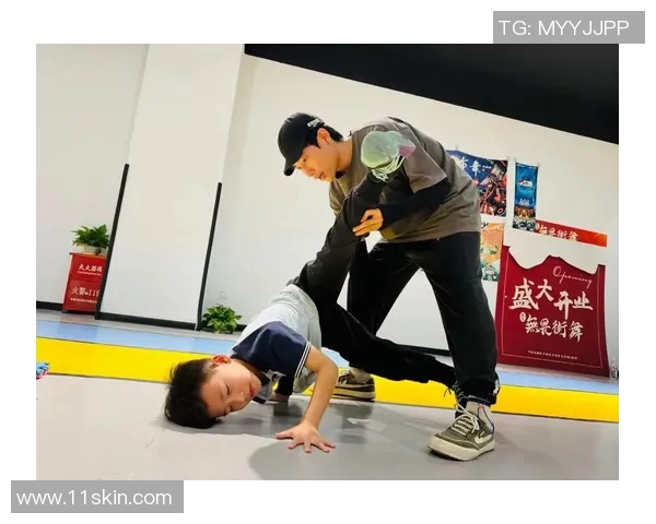 街舞战术解析:武汉街舞队如何运用包夹体系提升团队协作与战斗力 街舞战术解析:武汉街舞队如何运用包夹体系提升团队协作与战斗力