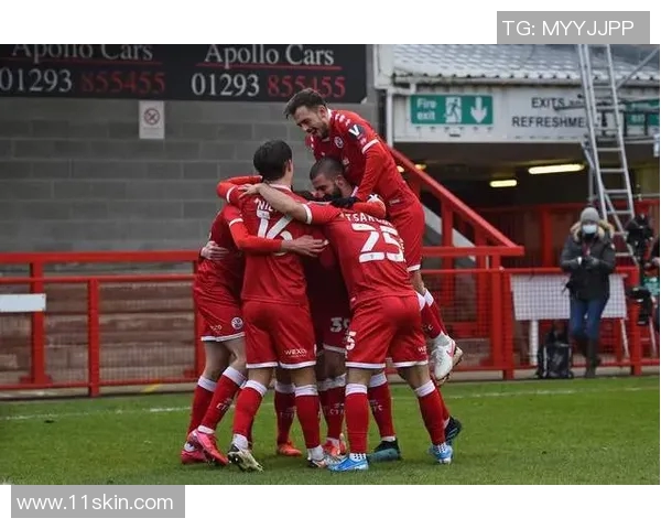 克劳利队与利兹联的精彩对决揭示英格兰足球的激烈竞争与无限可能 克劳利队与利兹联的精彩对决揭示英格兰足球的激烈竞争与无限可能