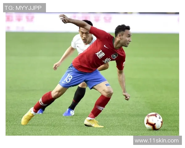 上海上港迎战河南建业争夺中超联赛关键三分之战